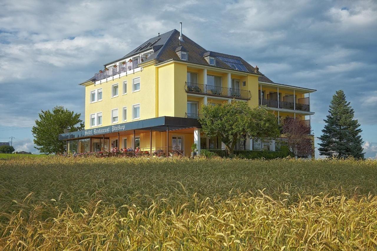 Hotel Perekop Berdorf Exteriör bild